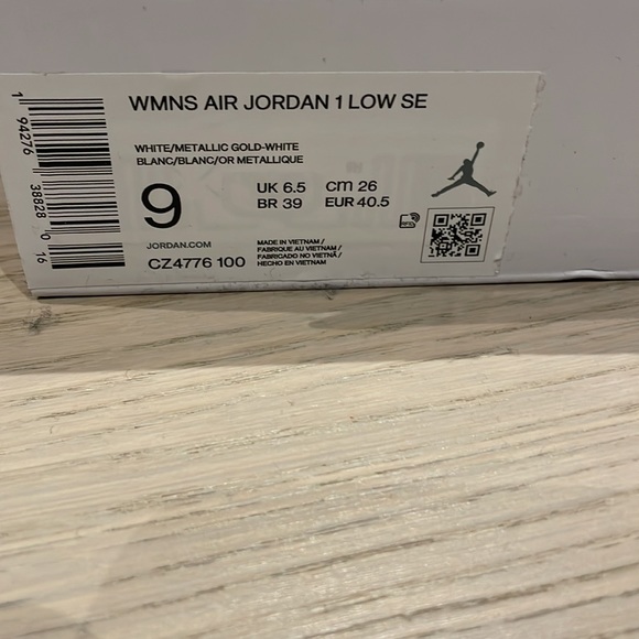 Wmns Air Jordan 1 Low SE white/metallic gold-white - Picture 4 of 5
